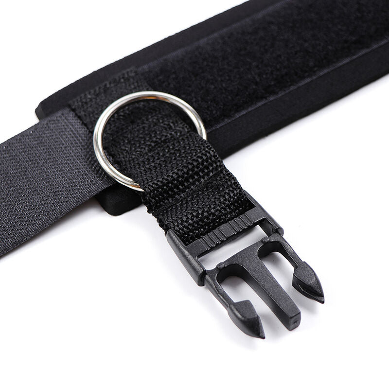 OHMAMA FETISH - CINTURE DI RESTRIZIONE PER I POLSI CON CHIUSURA A GANCIO E ANELLO IN NEOPRENE