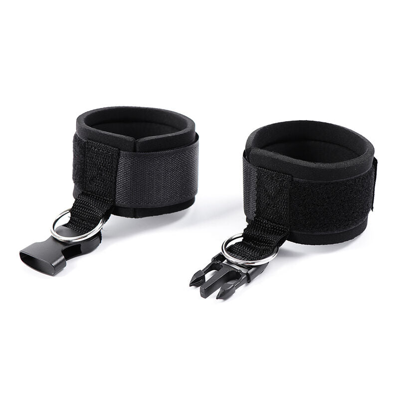 OHMAMA FETISH - CINTURE DI RESTRIZIONE PER I POLSI CON CHIUSURA A GANCIO E ANELLO IN NEOPRENE