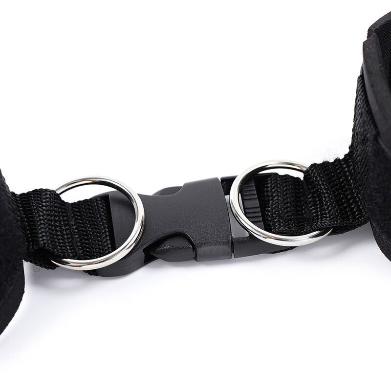 OHMAMA FETISH - CINTURE DI RESTRIZIONE PER I POLSI CON CHIUSURA A GANCIO E ANELLO IN NEOPRENE
