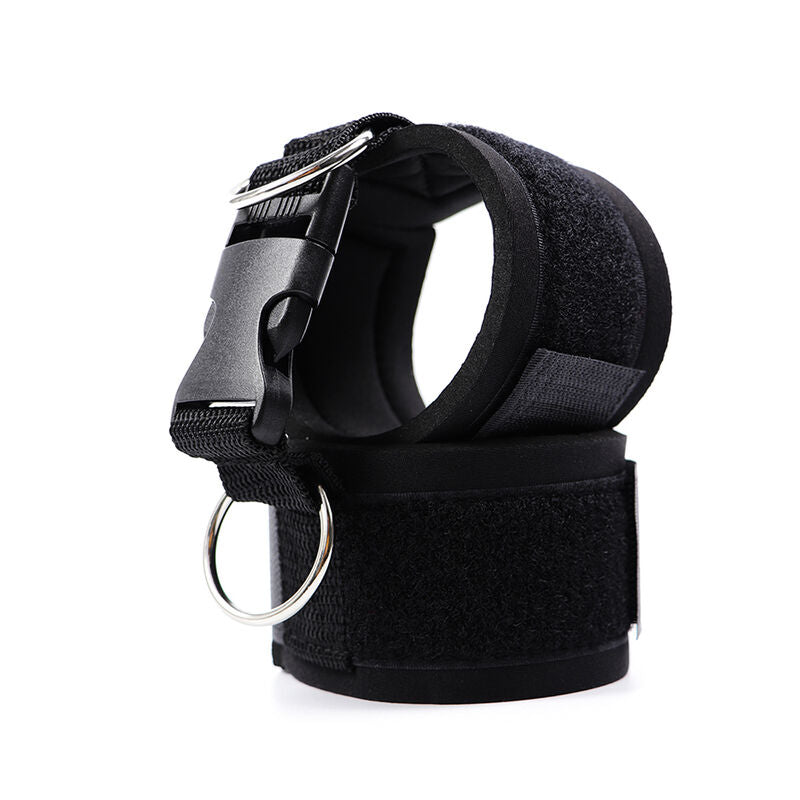 OHMAMA FETISH - CINTURE DI RESTRIZIONE PER I POLSI CON CHIUSURA A GANCIO E ANELLO IN NEOPRENE