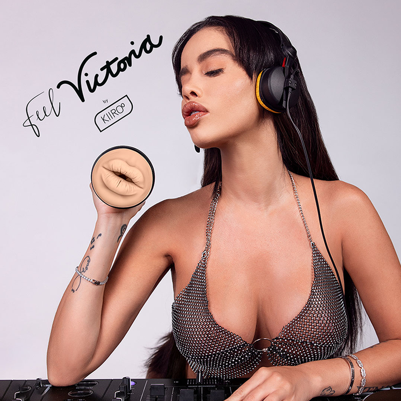 KIIROO - FÜHLEN SIE VICTORIA JUNE BOCA 