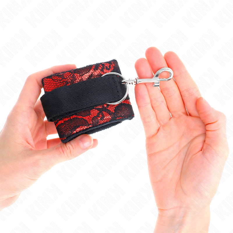 KINK - KURZE HANDGELENKFESSELN AUS SAMTSPITZE UND NYLONFESSELN ROT/SCHWARZ 23 X 6,5 CM