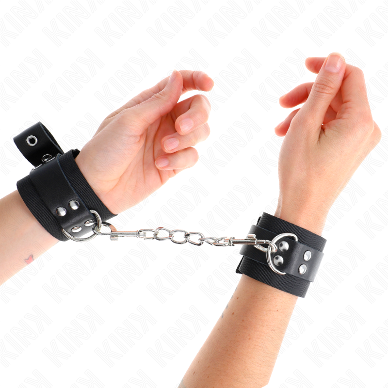 KINK - NYLON HANDFESSELN SCHWARZ MIT LEDERGÜRTEL SCHWARZ VERSTELLBAR 19-29 CM X 5,1 CM