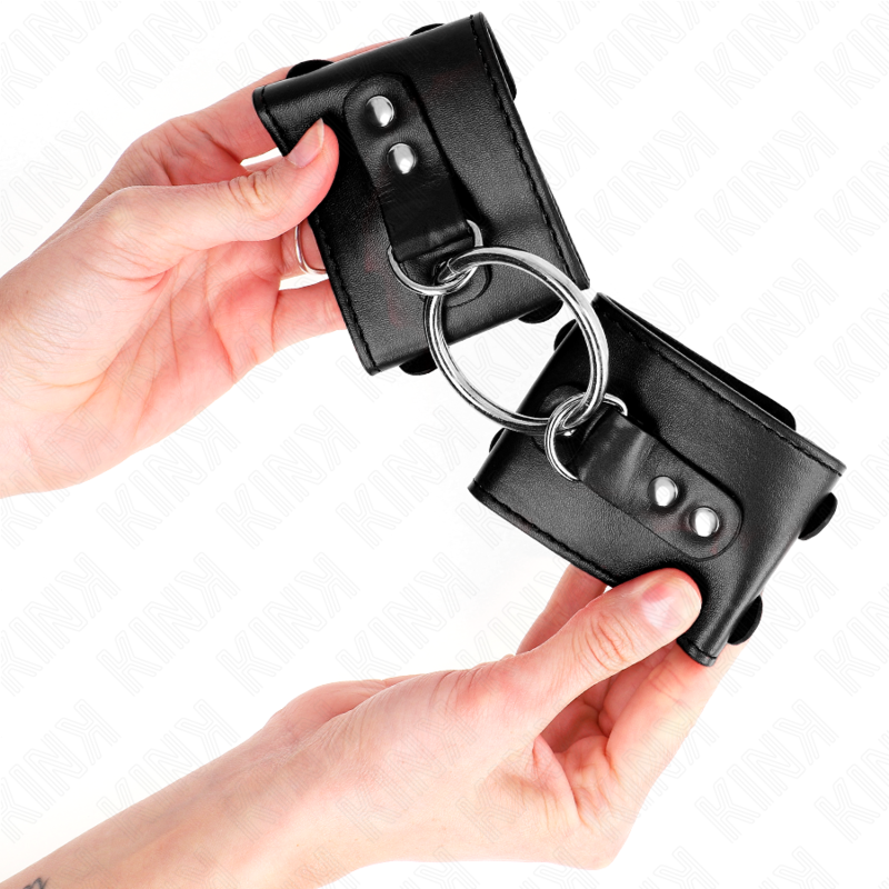 KINK - FIXE HANDGELENKFESSELN MIT RING UND NIETEN VERSTELLBAR SCHWARZ 17-22 CM X 6,5 CM