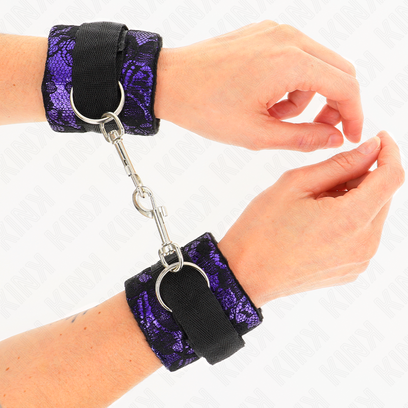KINK - KURZE HANDGELENKFESSELN AUS SAMTSPITZE UND NYLONFESSELN LILA/SCHWARZ 23 X 6,5 CM